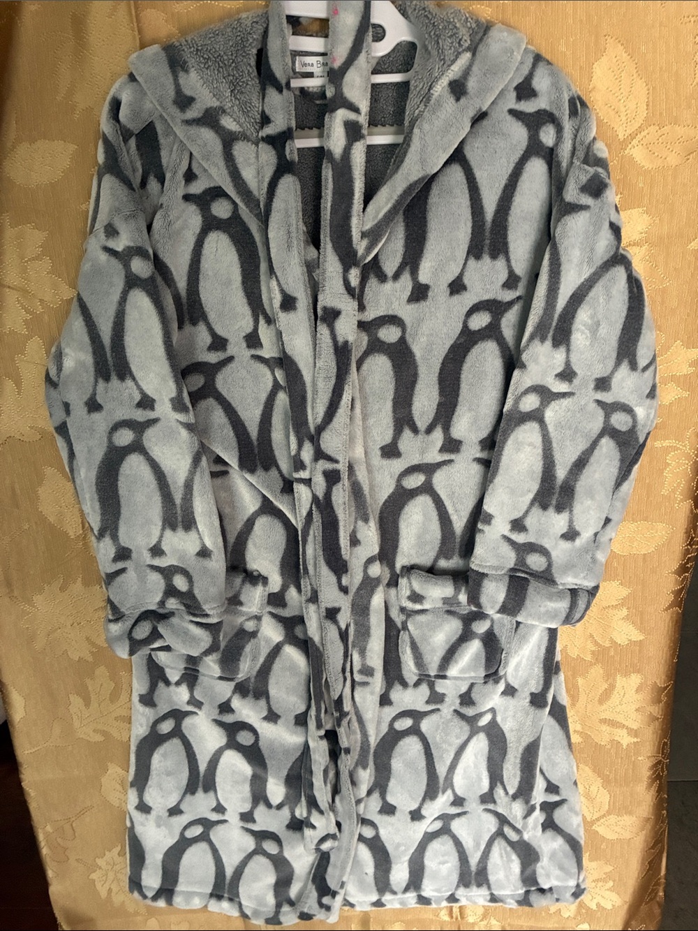 Vera Bradley Cozy Penguin Print Hooded Fleece Robe - Gray has pink nail polish